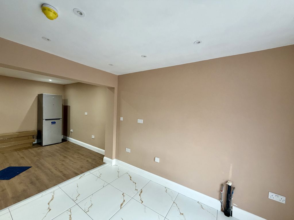 Property photo 3 of 12 Gallery