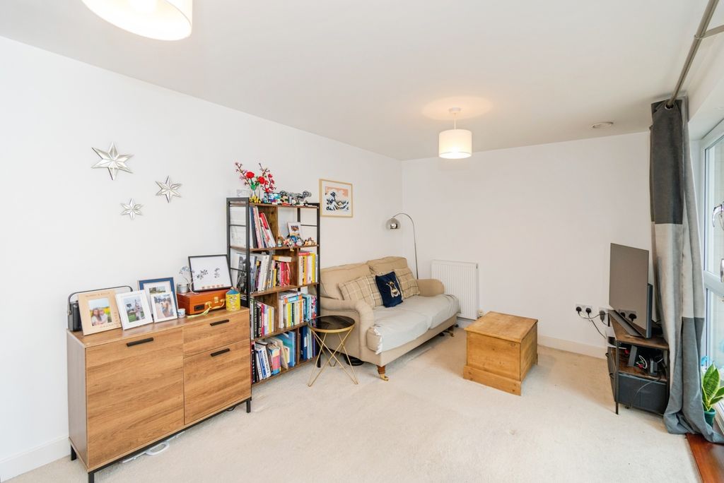 Property photo 2 of 17 Photo