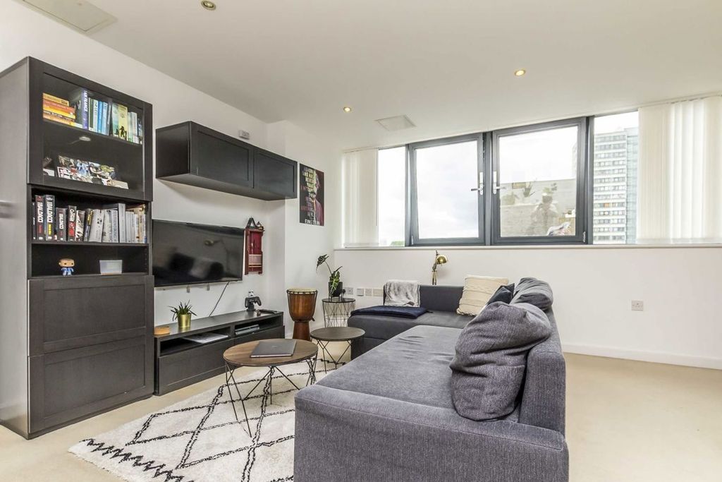 Property photo 3 of 6