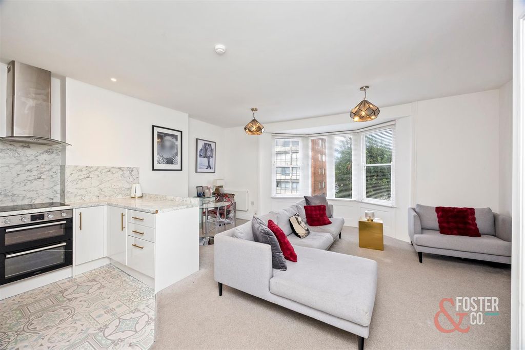 Property photo 1 of 21 Goldstone Villas 98A, Flat 2_007.Jpg
