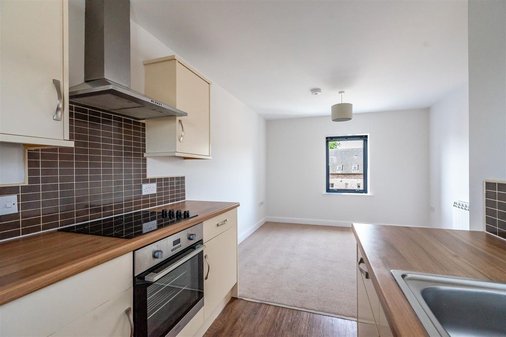 Property photo 3 of 10 Grov Place (4 Of 9).Jpg