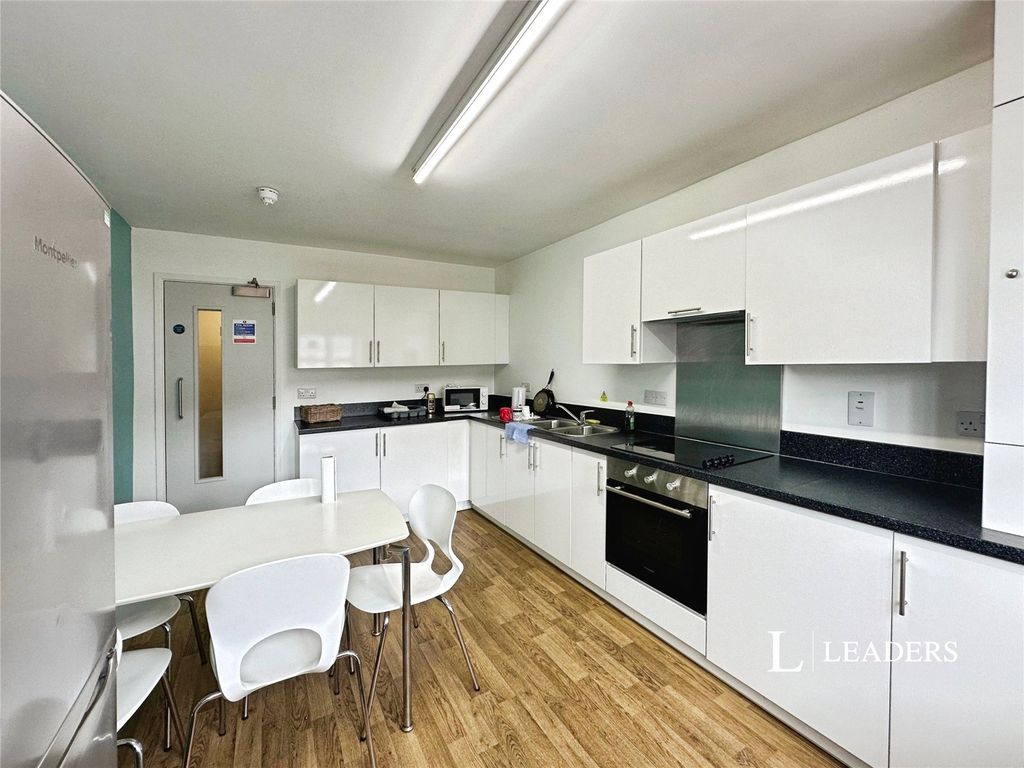 Property photo 2 of 8 Kitchen