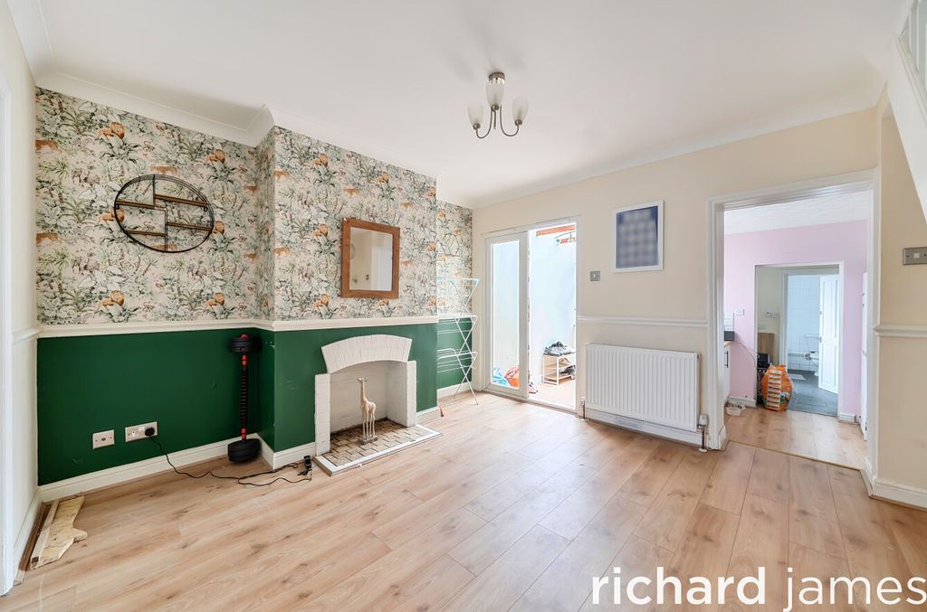 Property photo 2 of 13 c7c18015Cb5E458E8Be902Bc18342Ff3