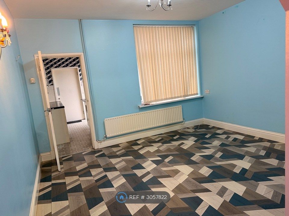 Property photo 1 of 13 Living Room