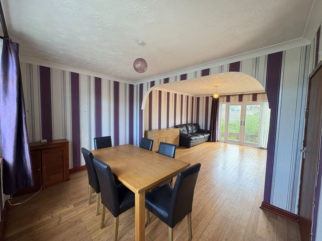 Property photo 2 of 27