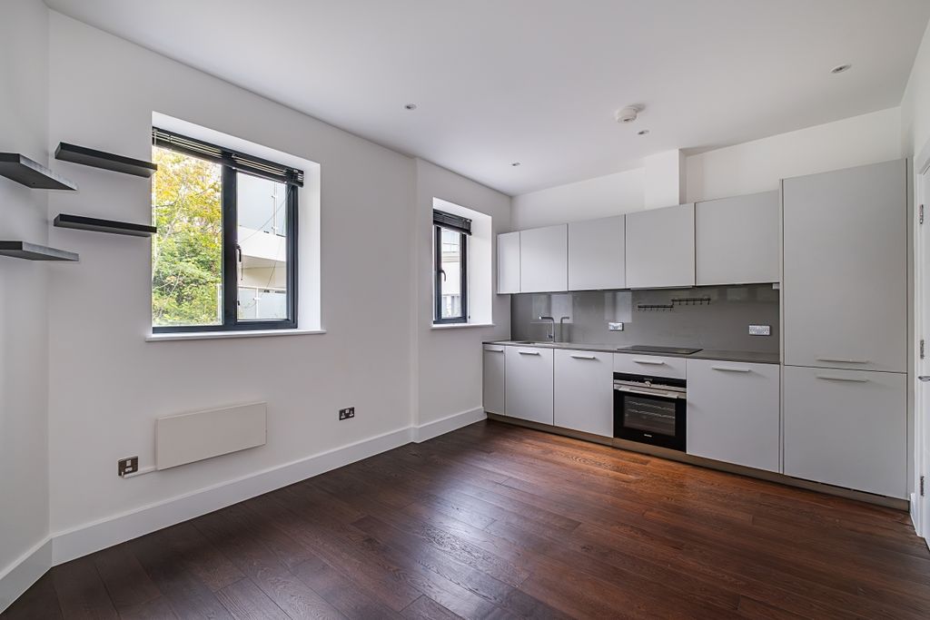 Property photo 2 of 12 006