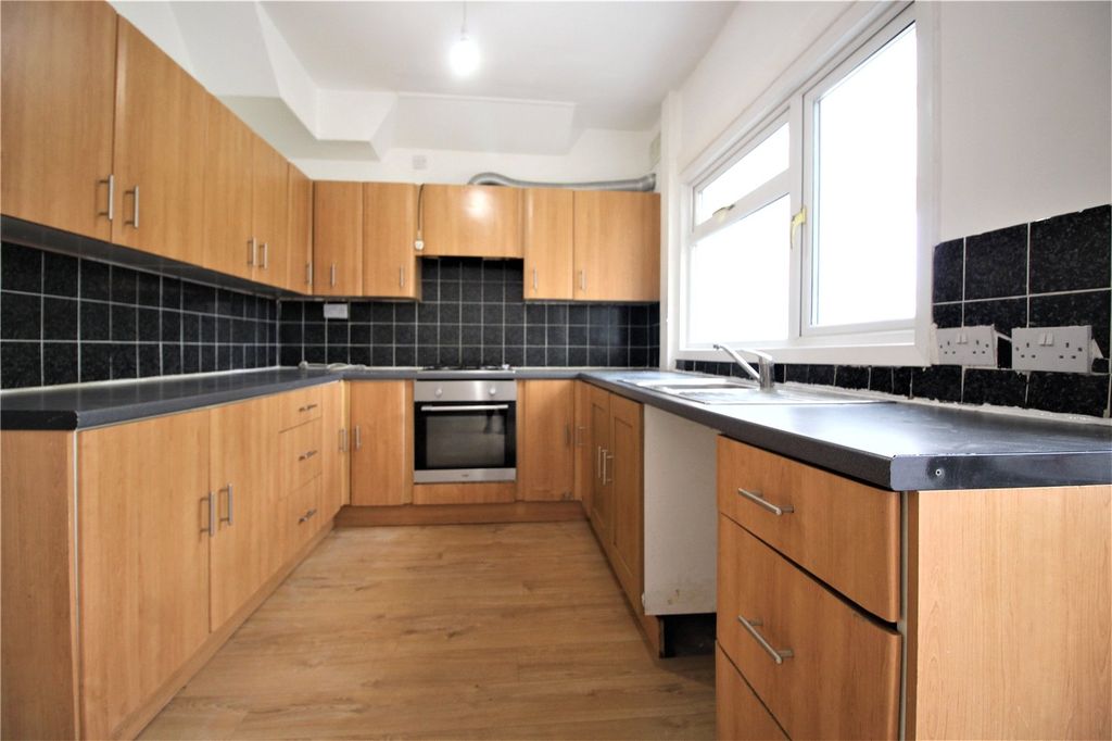 Property photo 1 of 8 Kitchen