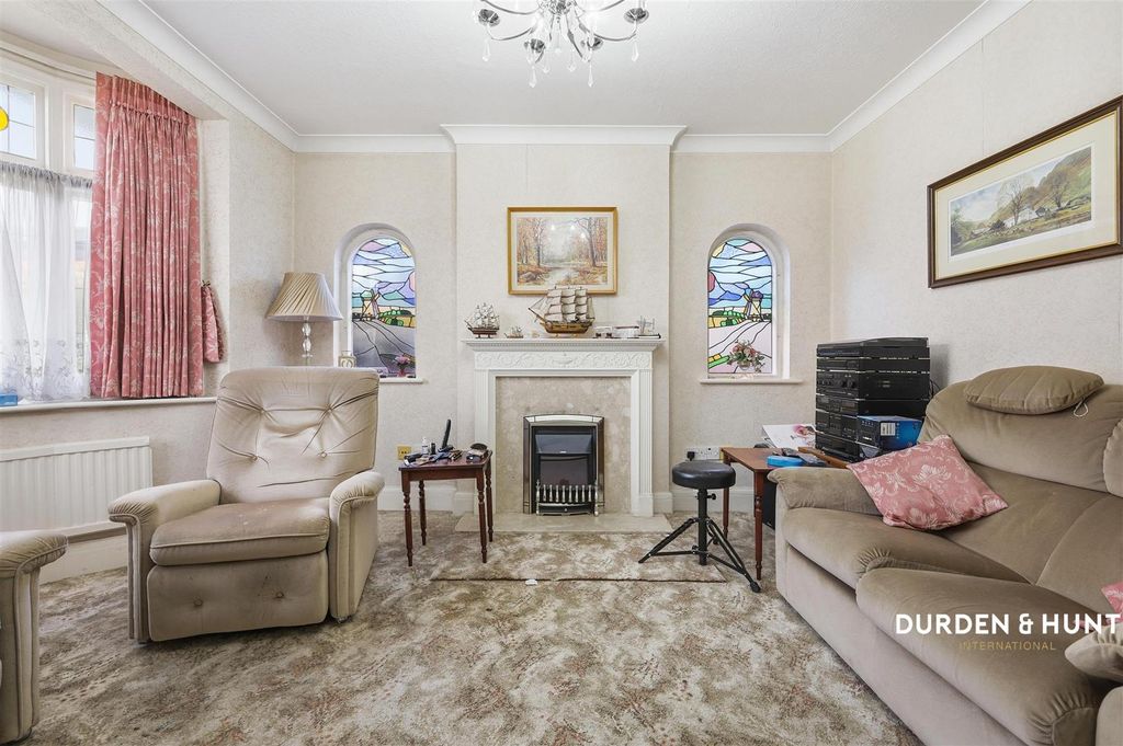 Property photo 3 of 16 Rushmere Avenue