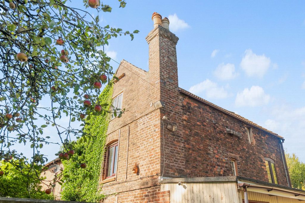 Property photo 3 of 27