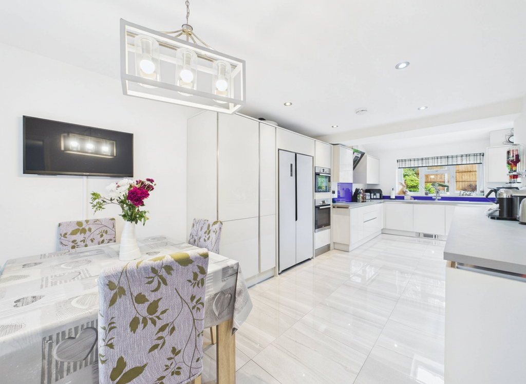 Property photo 3 of 17 Cam01698G0Pr0148Still013001