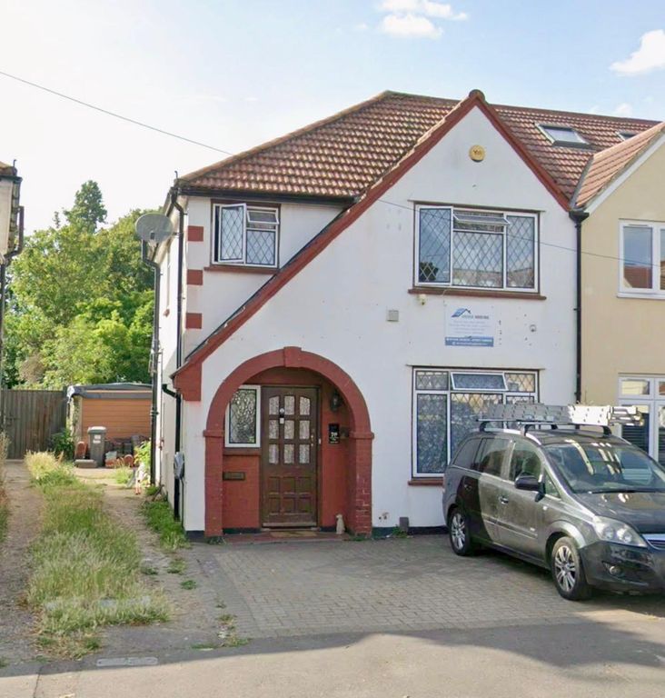 Property photo 1 of 7 The Warren