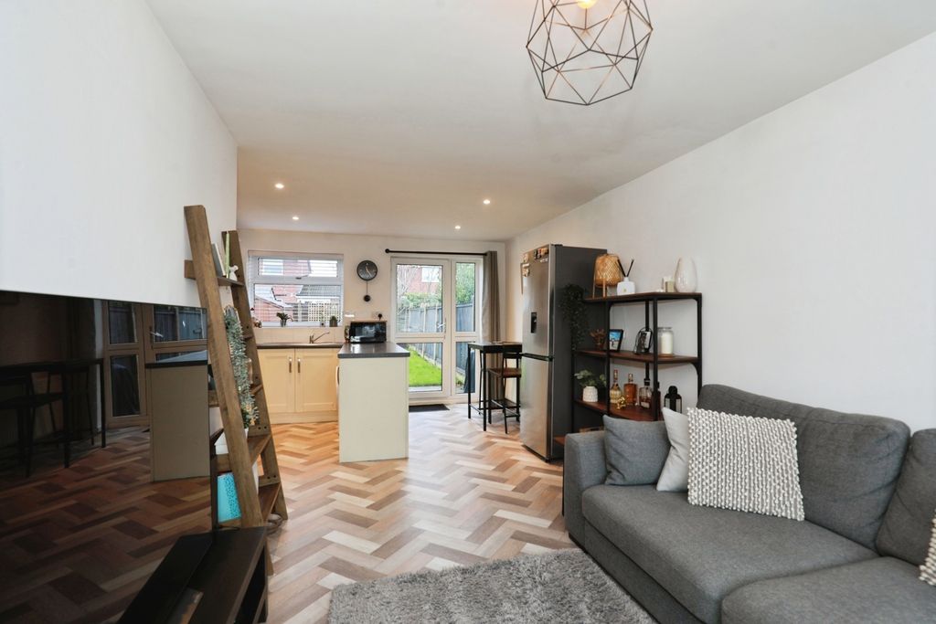 Property photo 3 of 15 Pbox-Img.Jpg