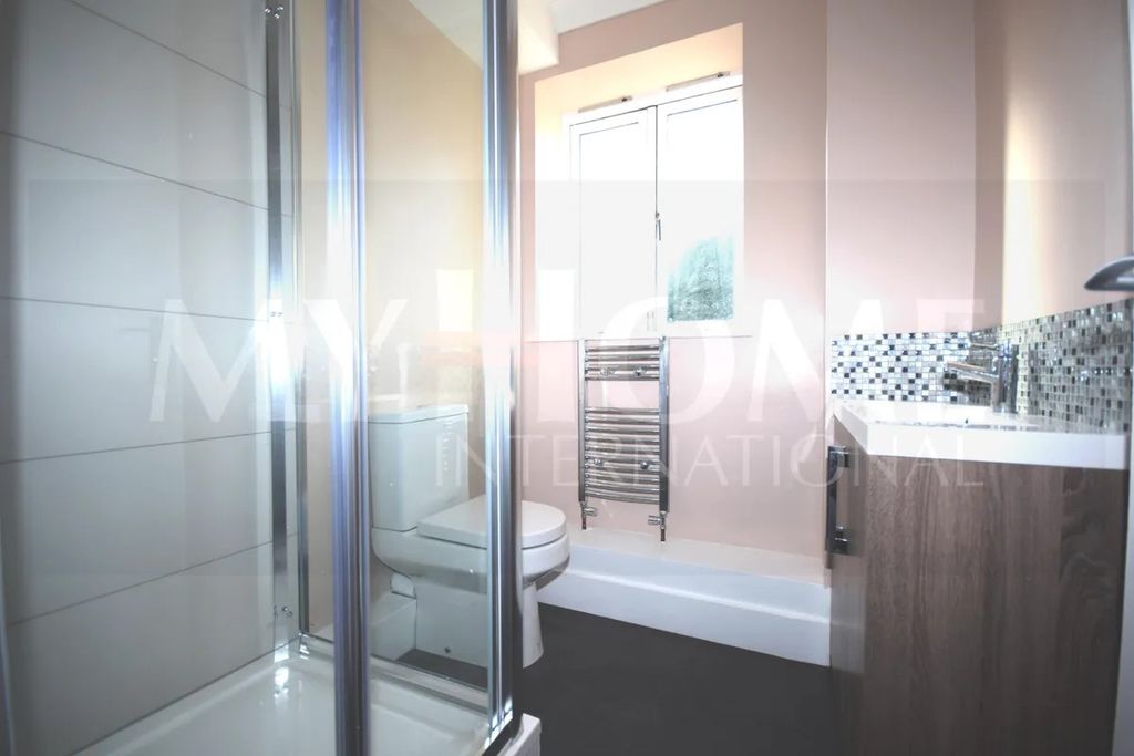 Property photo 3 of 7 Main Bathroom