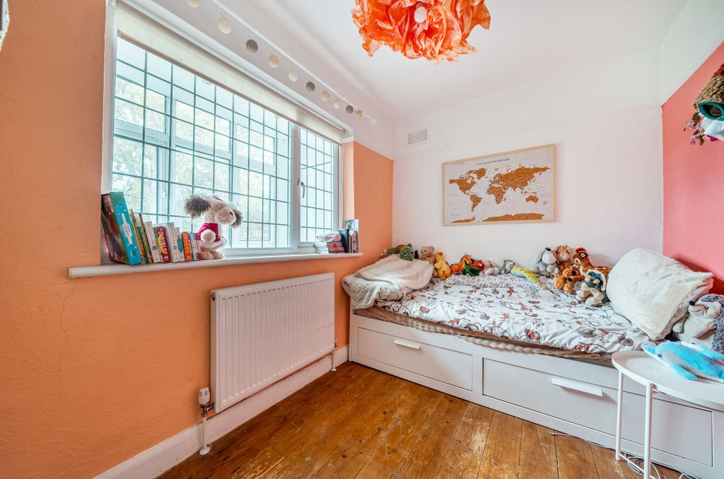 3 bed maisonette for saleCastleton Avenue, Bexleyheath, Kent DA7 photo 5