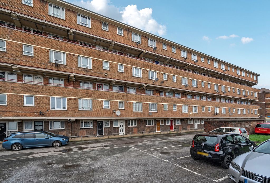 Property photo 1 of 19 1388327-19-693833...