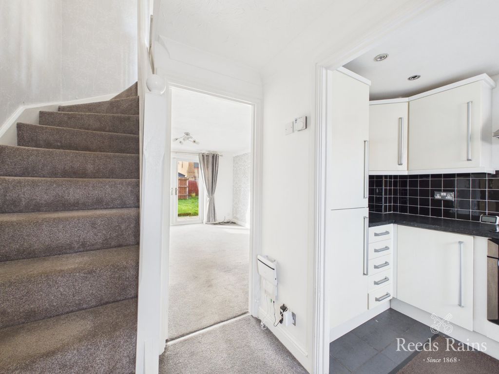 Property photo 3 of 18 Entrance Hall