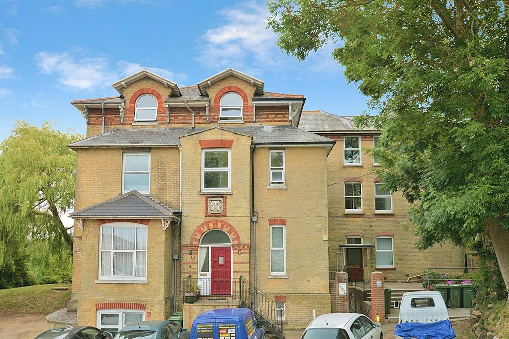 Property photo 1 of 8 Front (Exterior)