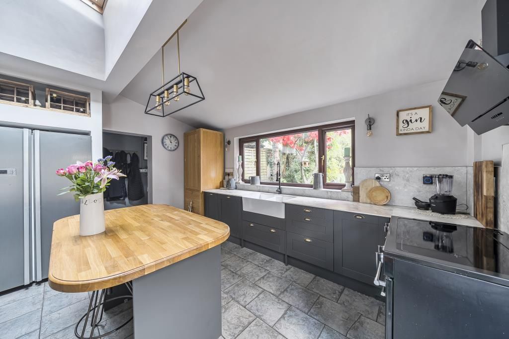 Property photo 3 of 20 Kitchen