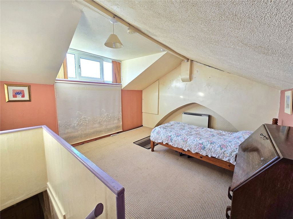 Property photo 1 of 13 Loft Room