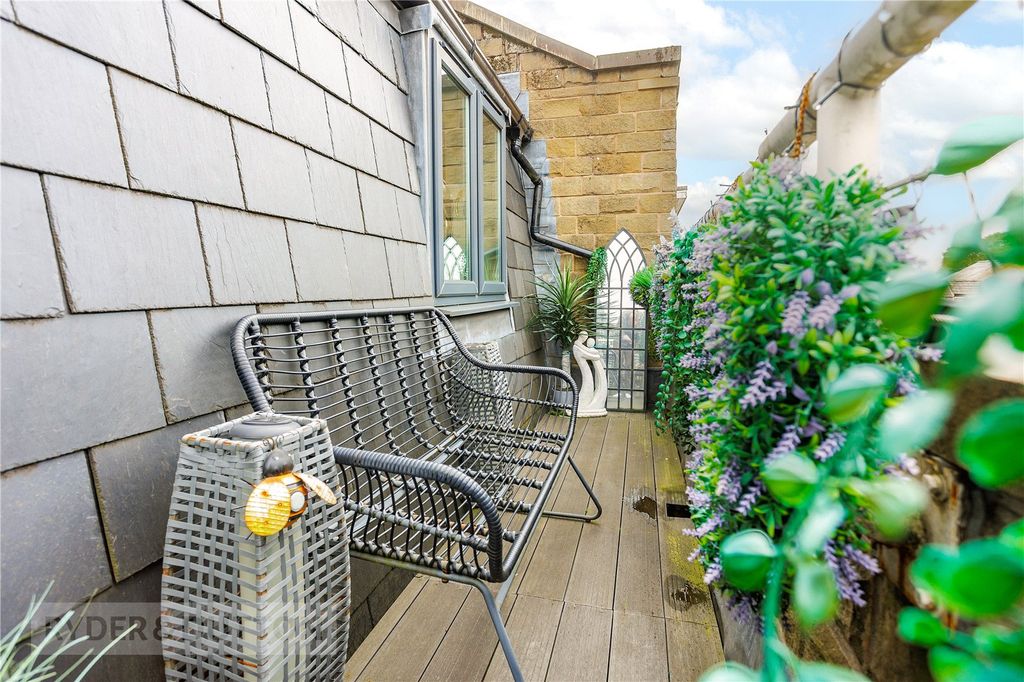 Property photo 2 of 21 Balcony