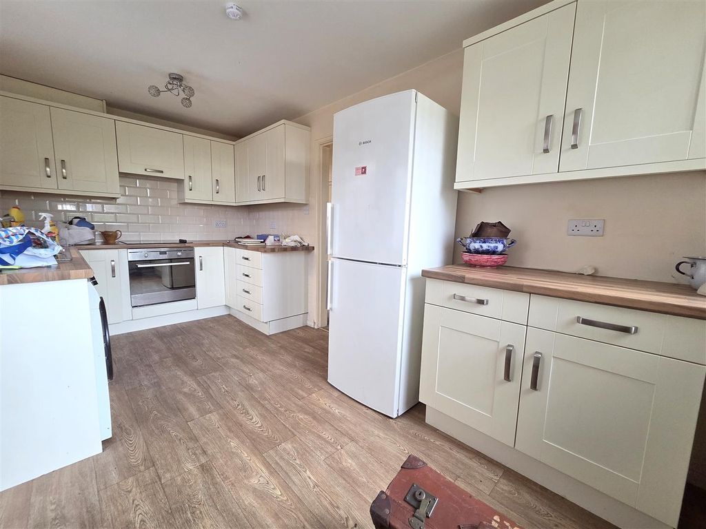 Property photo 2 of 13 Breakfast Kitchen