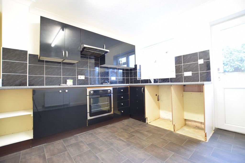 Property photo 3 of 8 Kitchen Breakfast Room