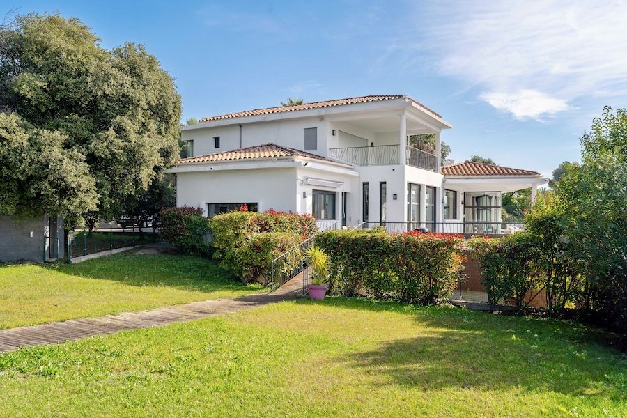Property photo 2 of 11