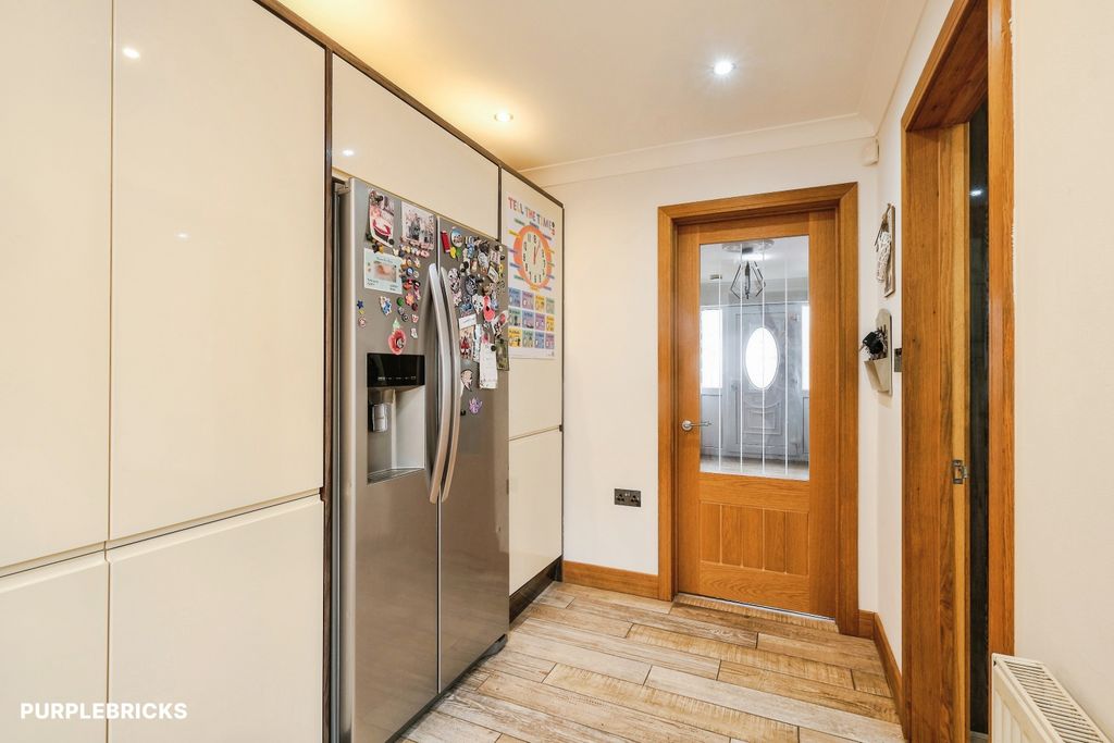 Property photo 3 of 35