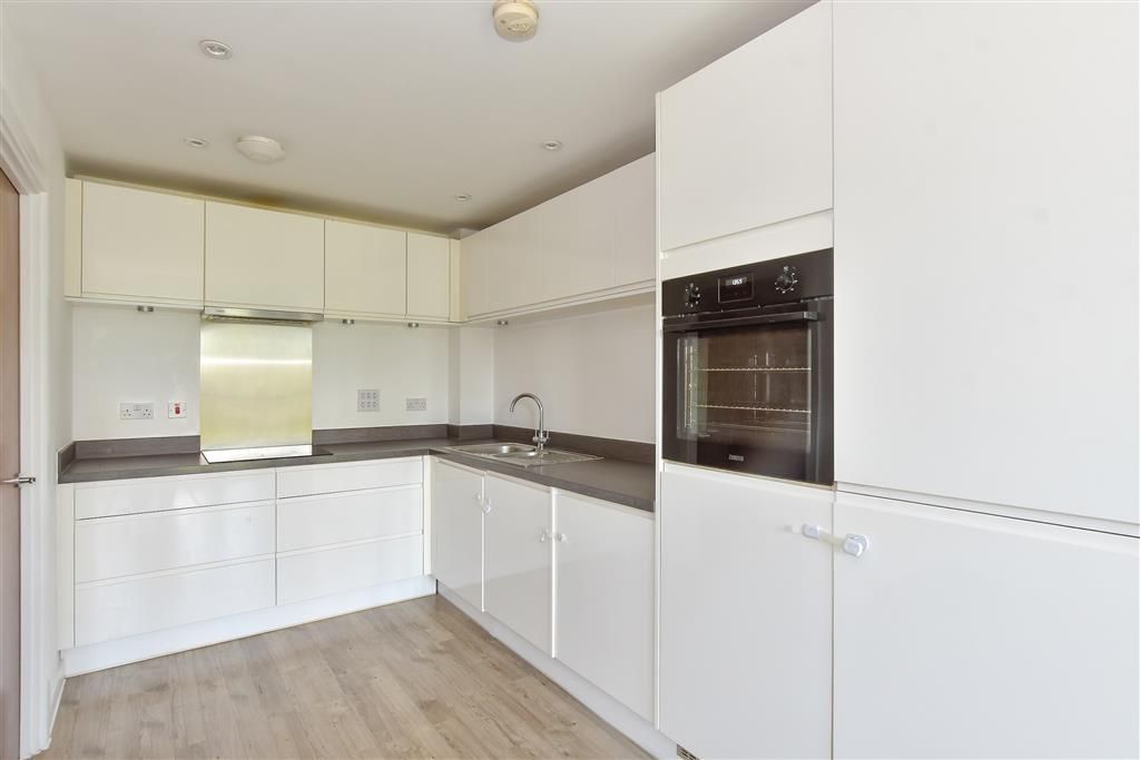 Property photo 2 of 8 Kitchen