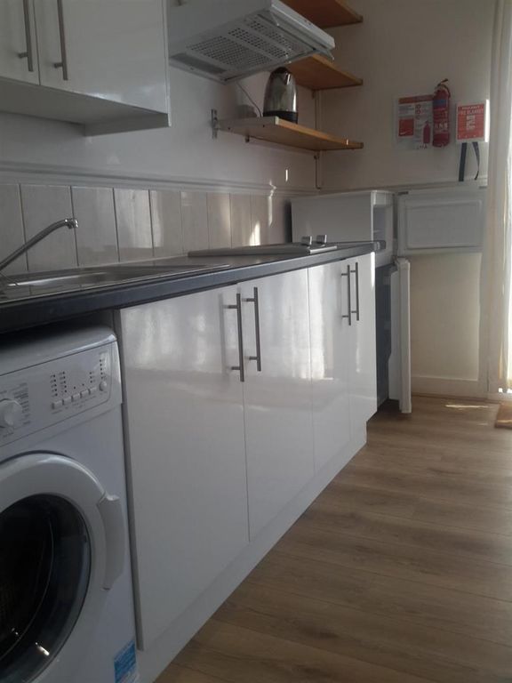 Property photo 3 of 8 Kitchenjpg