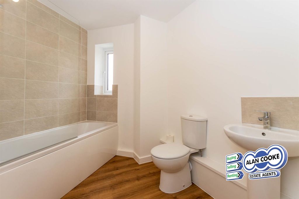 Property photo 3 of 8 Bathroom