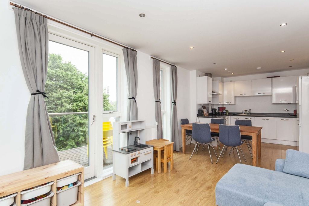 Property photo 2 of 10 40Aa5F2E-A55E-F11...