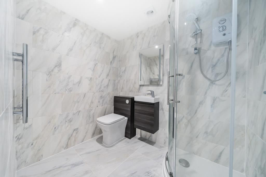 Property photo 3 of 11 Bathroom