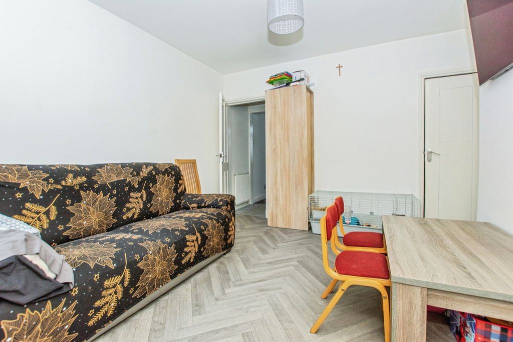 Property photo 3 of 11 Pbox-Img.Jpg