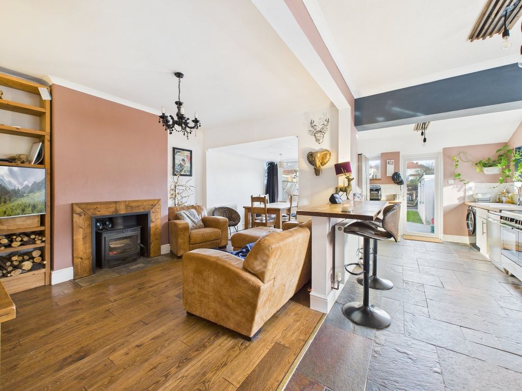 Property photo 3 of 25