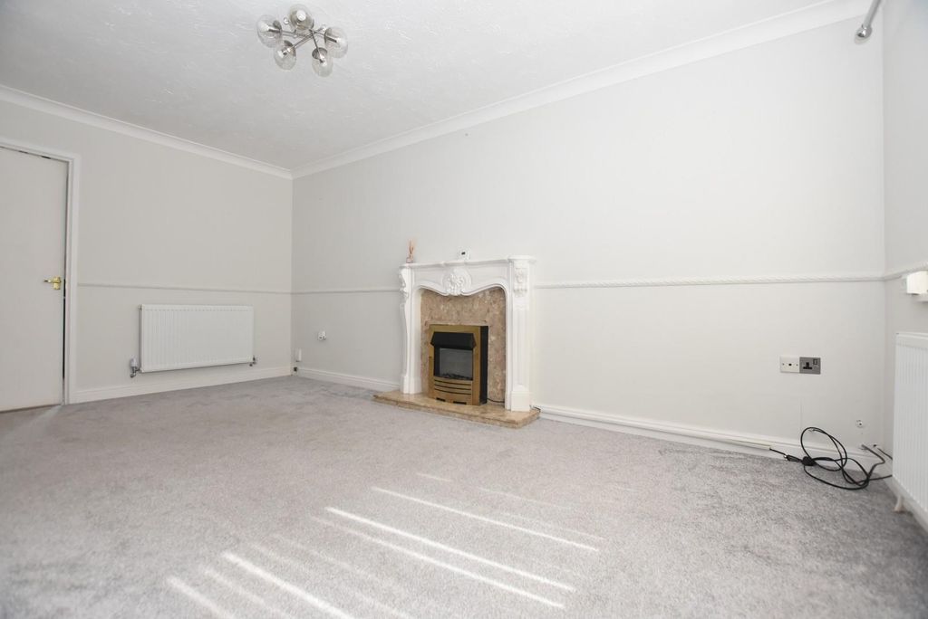 Property photo 3 of 14 Lounge (2).Jpg