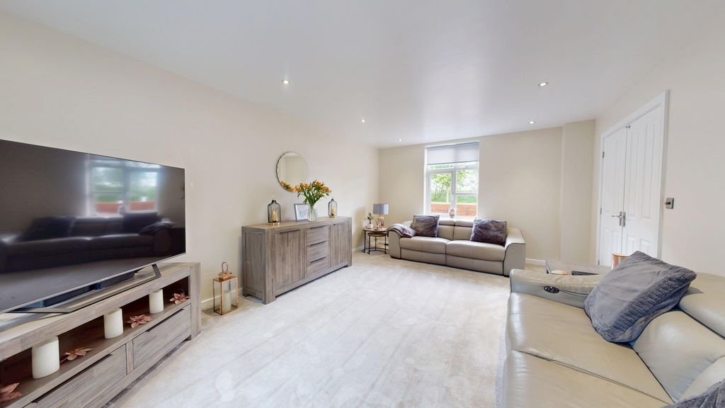 Property photo 3 of 43 5156944
