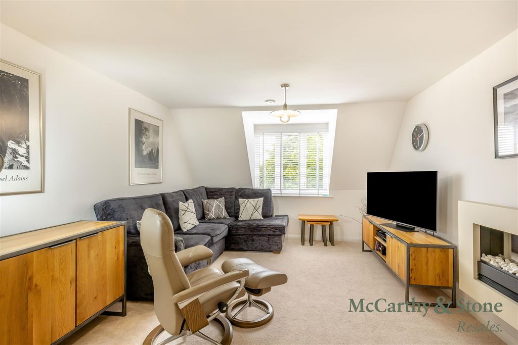 Property photo 2 of 23 8699298-Interior01.Jpg