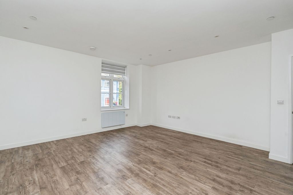 Property photo 2 of 19 Internal View