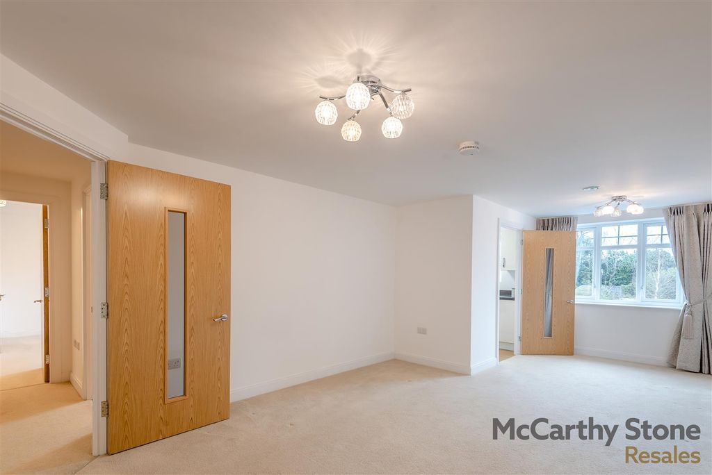 Property photo 2 of 21 8639233-Interior01.Jpg