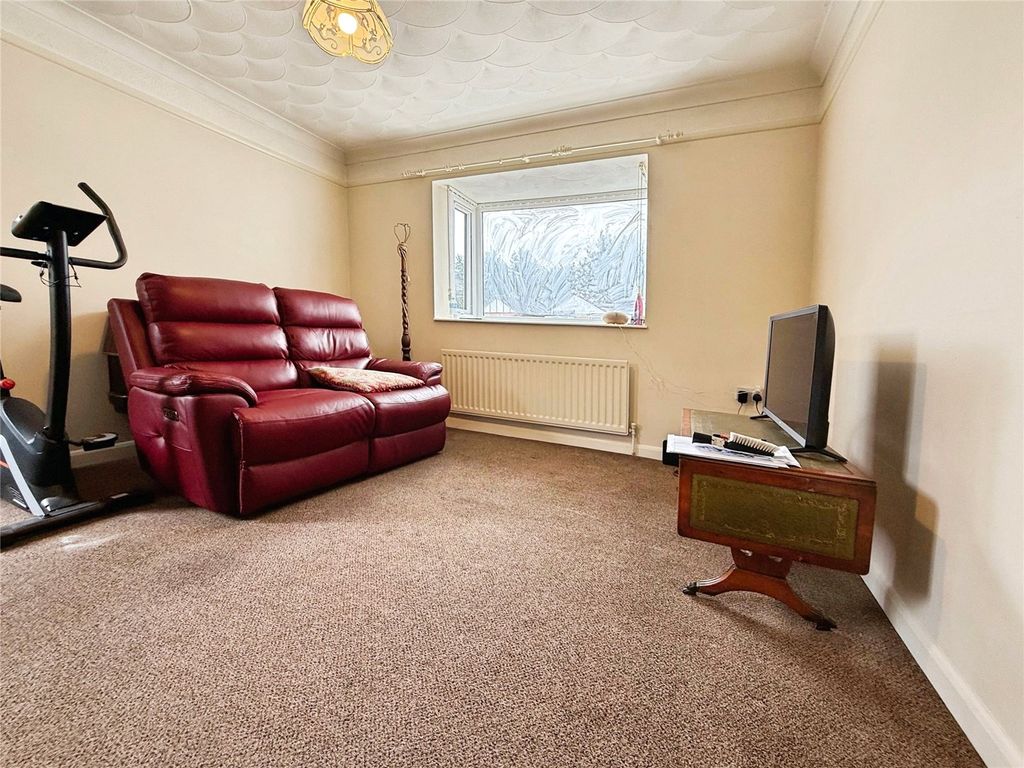 Property photo 3 of 9 Lounge