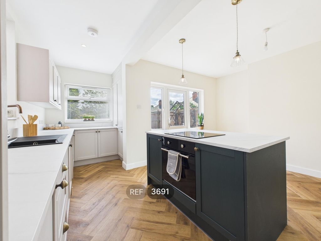 Property photo 3 of 14 Kitchen