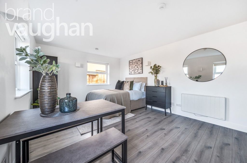 Property photo 2 of 10 Picture No. 18