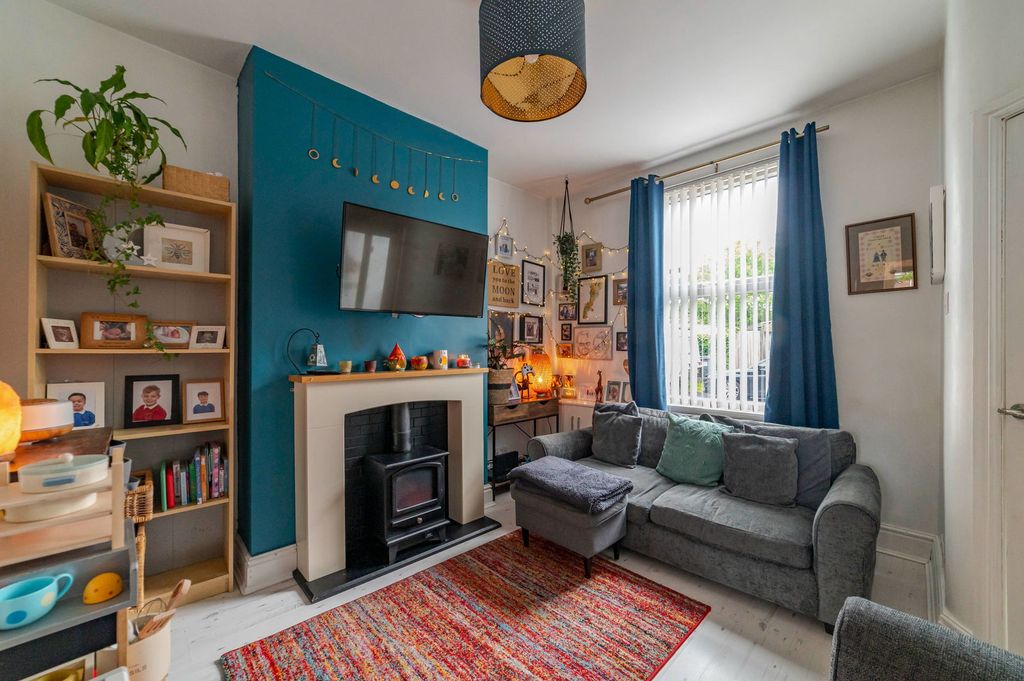Property photo 2 of 17