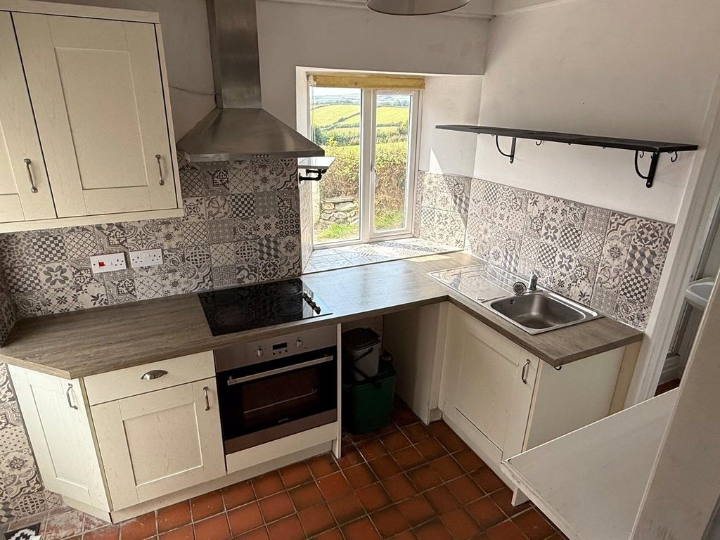 Property photo 3 of 19 Kitchen