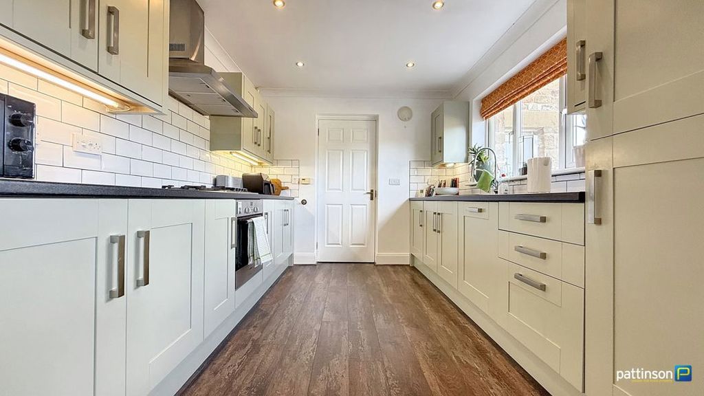 Property photo 3 of 49