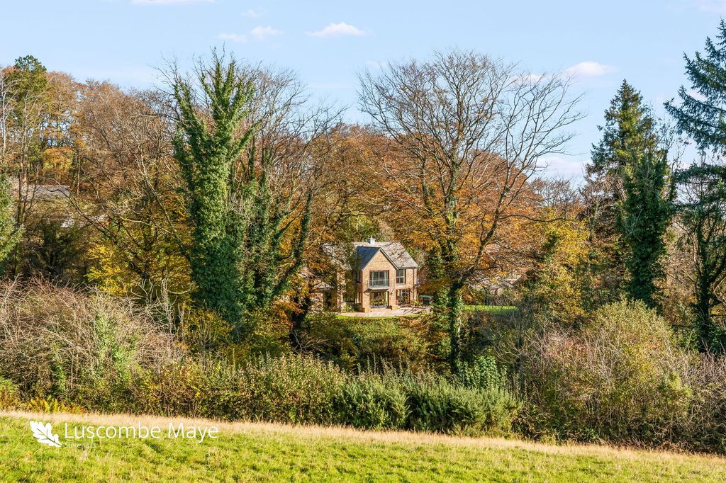 Property photo 2 of 28