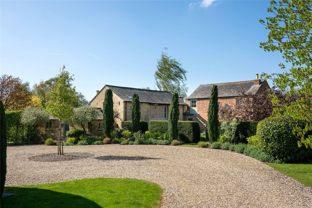 Property photo 2 of 32 Brook House