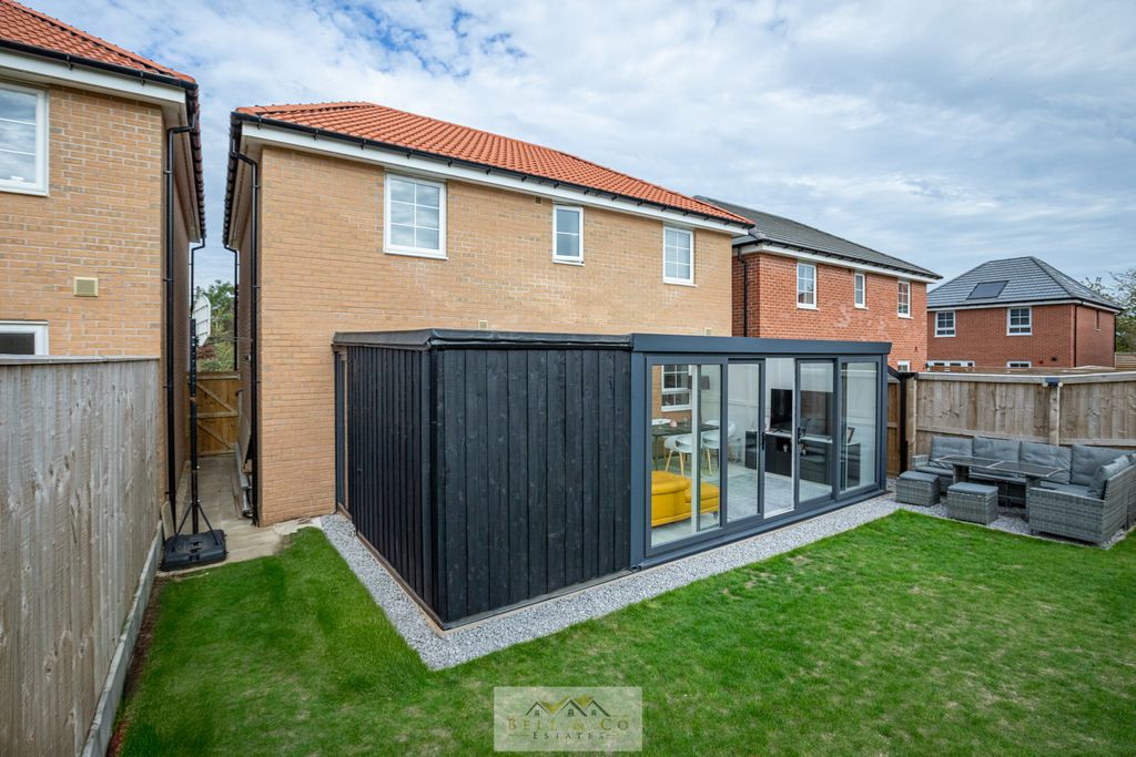 Property photo 2 of 25 Back Garden 1.2