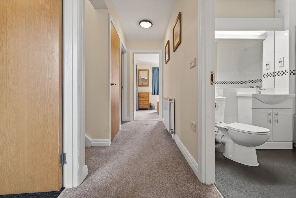 Property photo 3 of 21